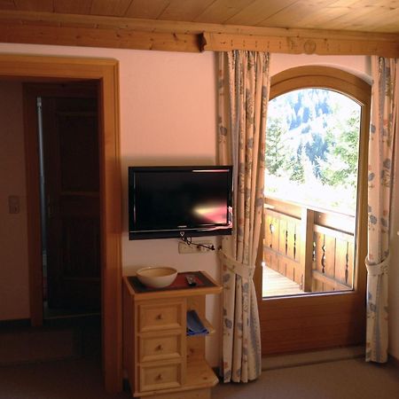 Hotel Haus Vasul St. Anton am Arlberg Zimmer foto